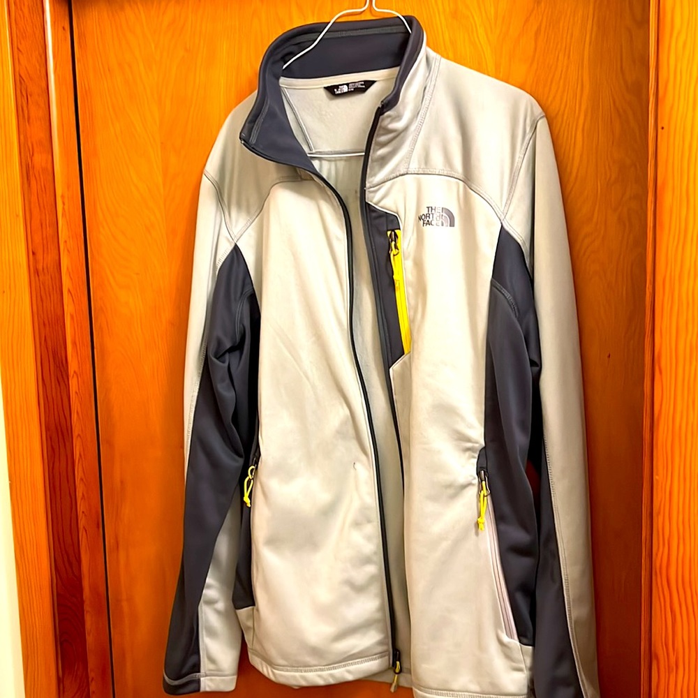 North face lightweight jacket colors are gray with darker gray size medium